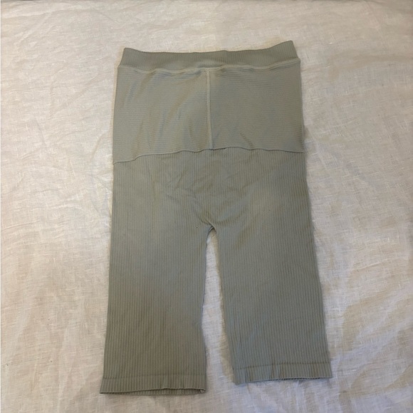 Mamalicious Maternity active seamless shorts sage L/XL - Picture 5 of 5